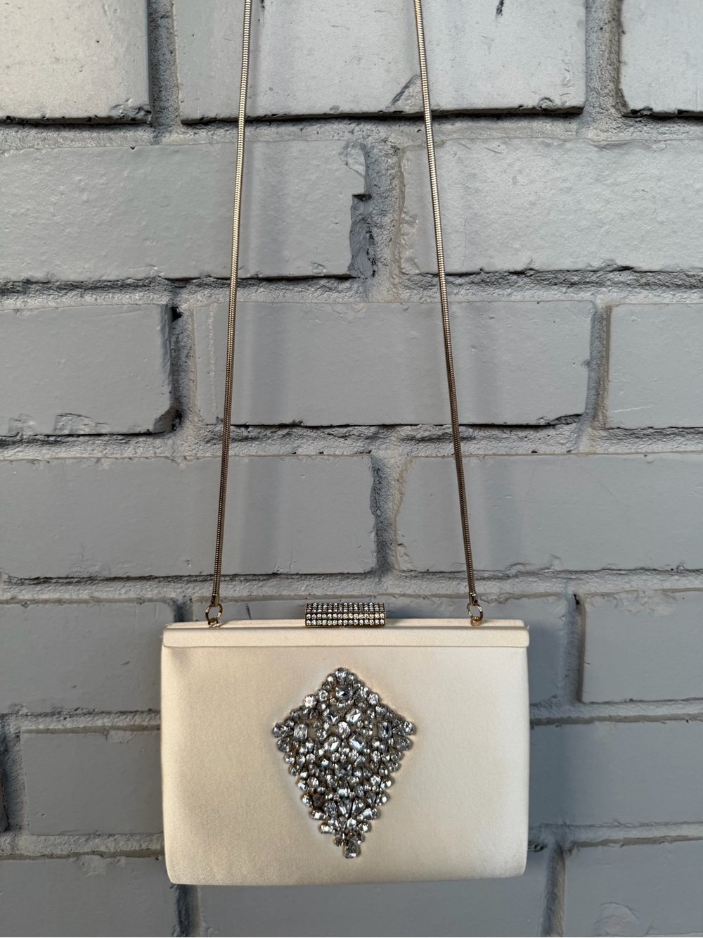 Badgley Mischka Ivory Satin Crystal Embellished Evening Clutch Shoulder Bag